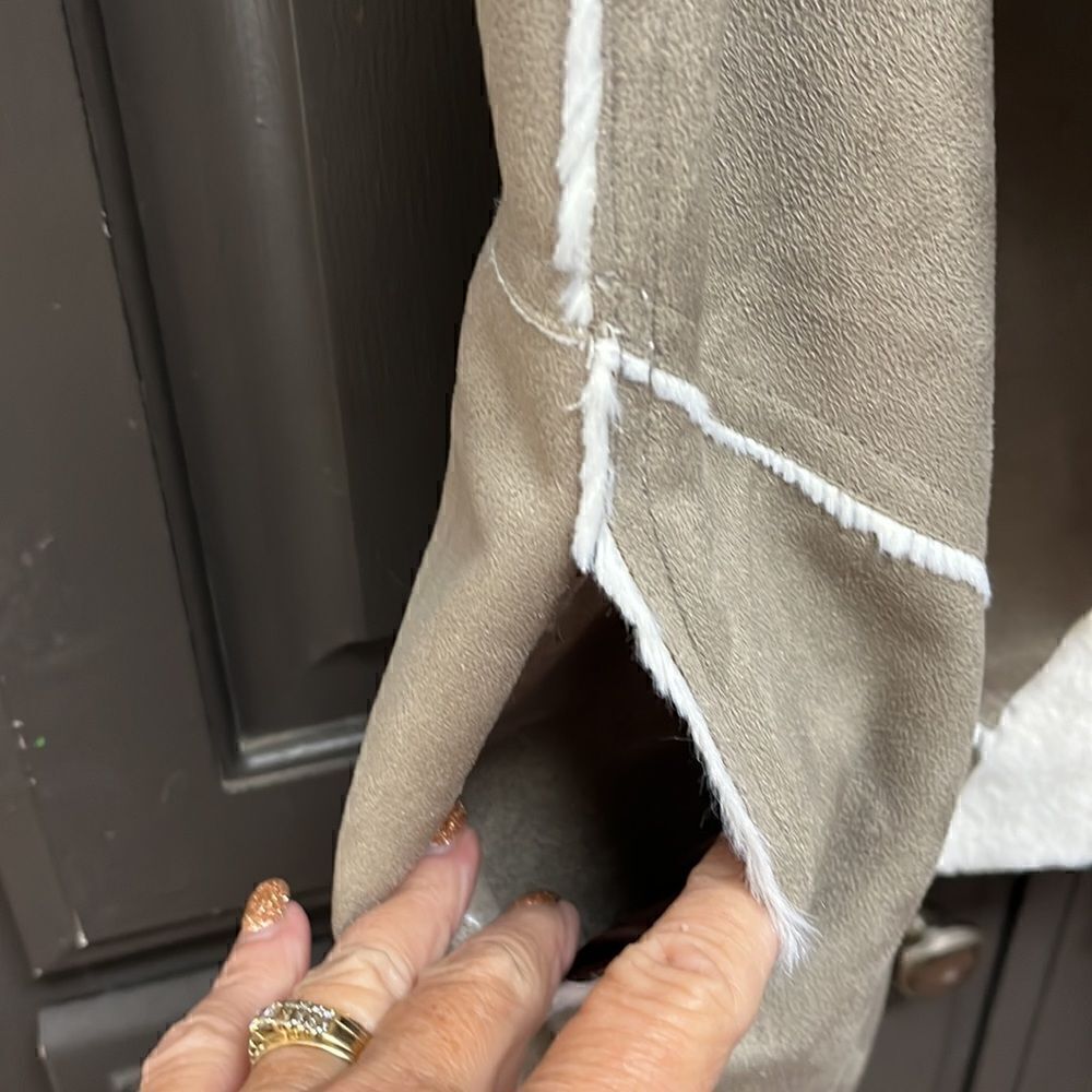 Vest    - Picture 3 of 5